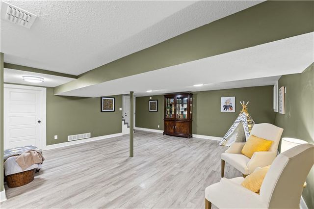 13101 NW Porter Road, Parkville, MO 64152