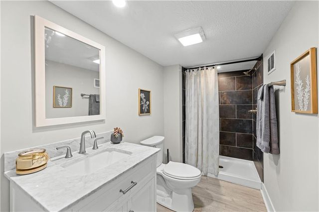 13101 NW Porter Road, Parkville, MO 64152