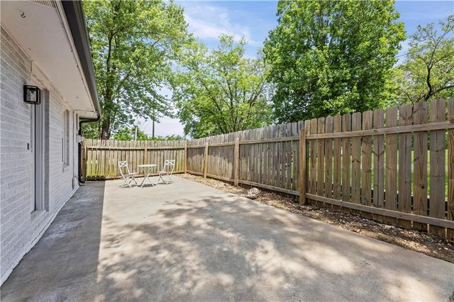 13101 NW Porter Road, Parkville, MO 64152