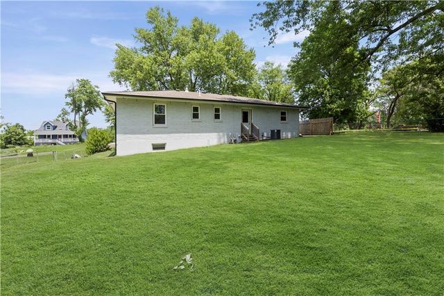 13101 NW Porter Road, Parkville, MO 64152
