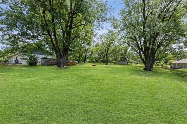 13101 NW Porter Road, Parkville, MO 64152