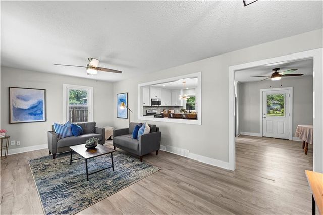 13101 NW Porter Road, Parkville, MO 64152