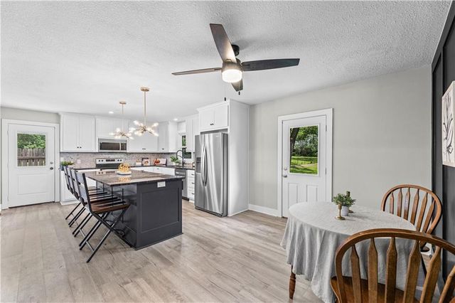 13101 NW Porter Road, Parkville, MO 64152