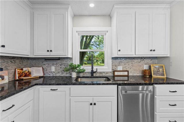 13101 NW Porter Road, Parkville, MO 64152
