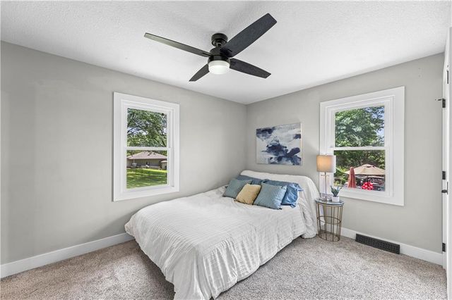 13101 NW Porter Road, Parkville, MO 64152