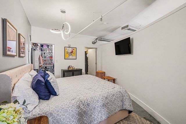 700 Church St Apt 803, Nashville, TN 37203