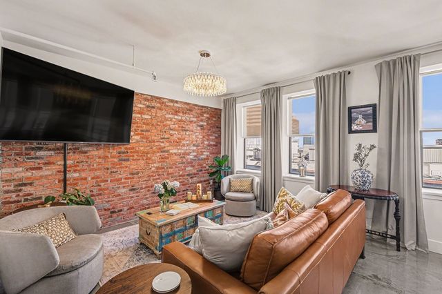 700 Church St Apt 803, Nashville, TN 37203