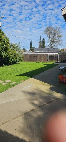 1525 Tiverton Ave, Sacramento, CA 95822