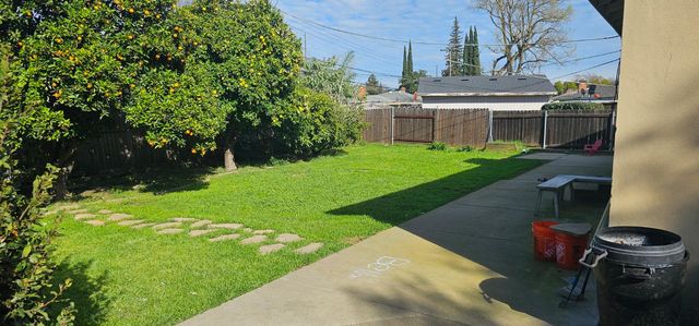 1525 Tiverton Ave, Sacramento, CA 95822