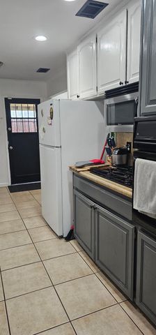 1525 Tiverton Ave, Sacramento, CA 95822