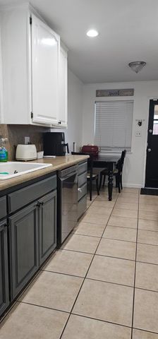 1525 Tiverton Ave, Sacramento, CA 95822