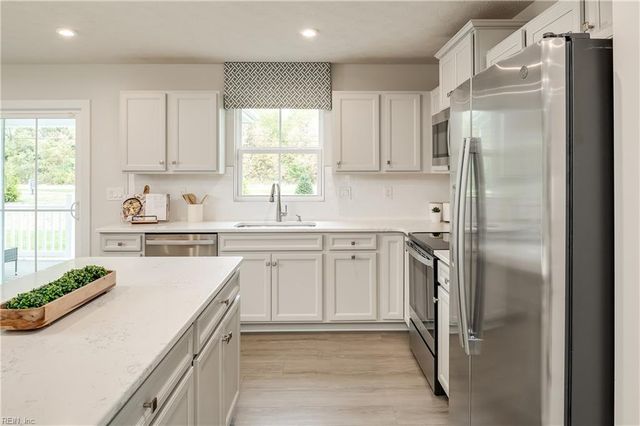 107 Bloom ST, Moyock, NC 27958