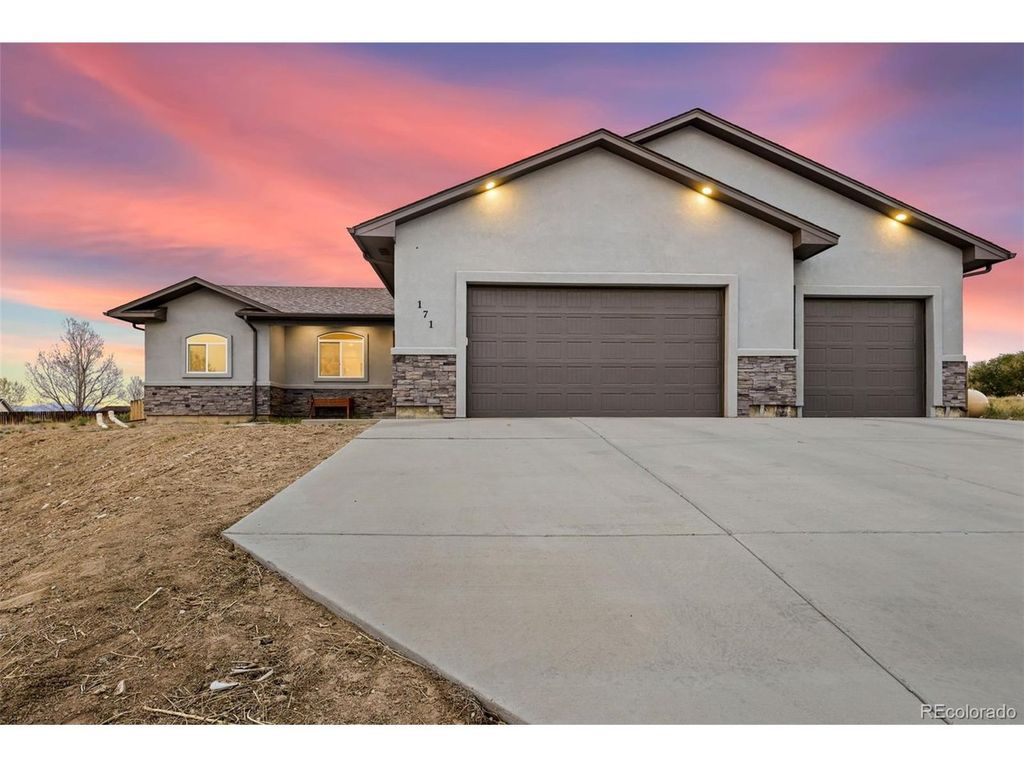 171 W Legend Dr, Pueblo West, CO 81007
