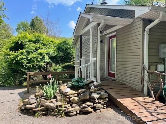 105 Chestnut Hill Road, Black Mountain, NC 28711