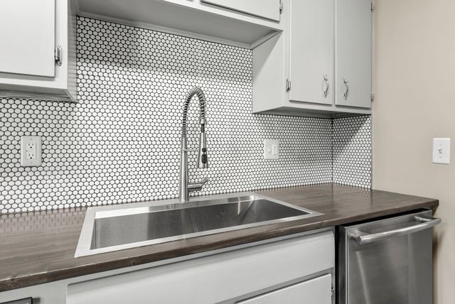 220 Windsor Lane, New Brighton, MN 55112