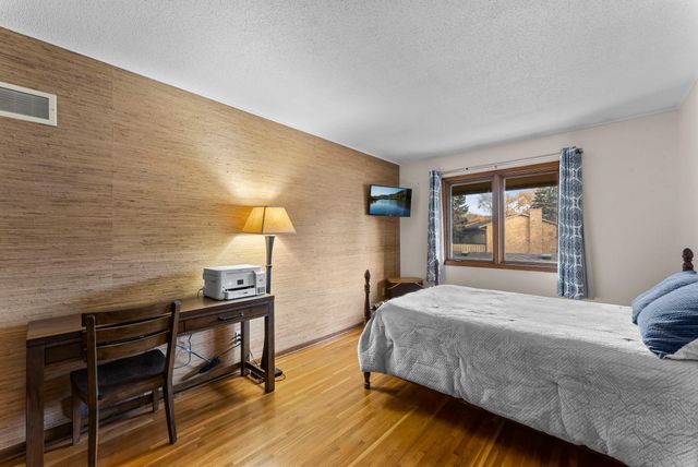 220 Windsor Lane, New Brighton, MN 55112