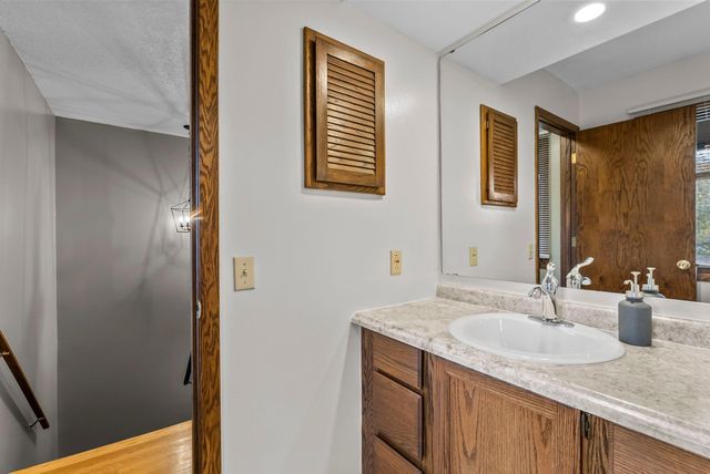 220 Windsor Lane, New Brighton, MN 55112