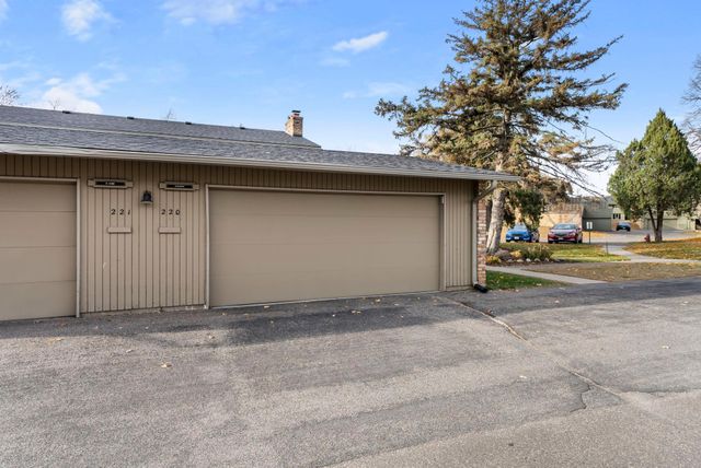 220 Windsor Lane, New Brighton, MN 55112