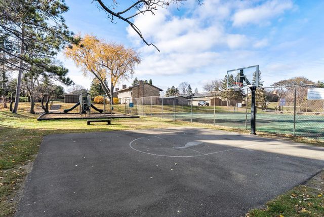 220 Windsor Lane, New Brighton, MN 55112