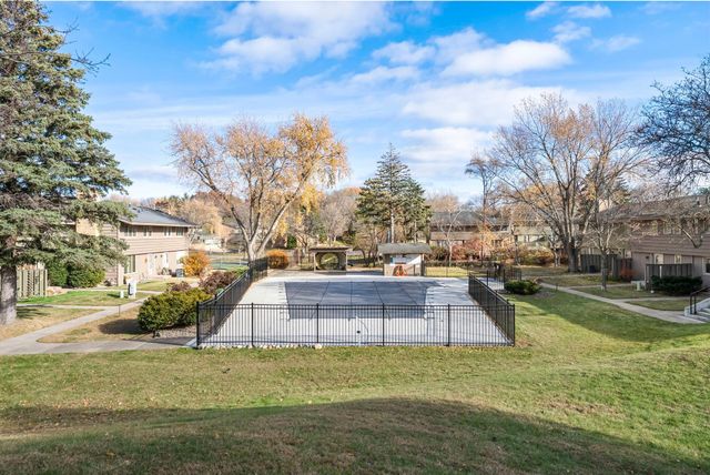 220 Windsor Lane, New Brighton, MN 55112