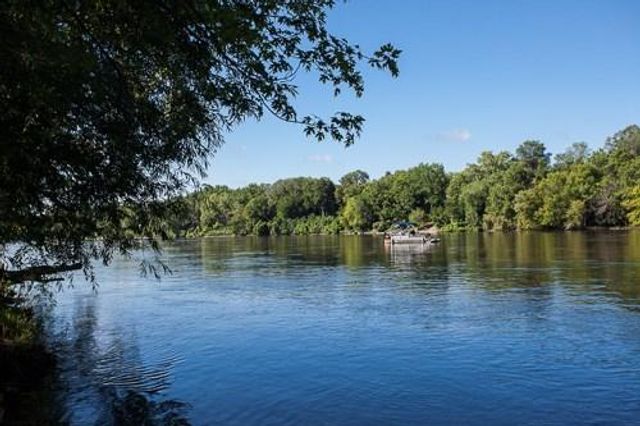6785 E River Road, Fridley, MN 55432