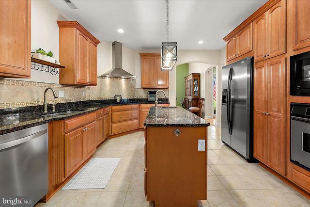 11530 COUNTRY CLUB DR, Berlin, MD 21811