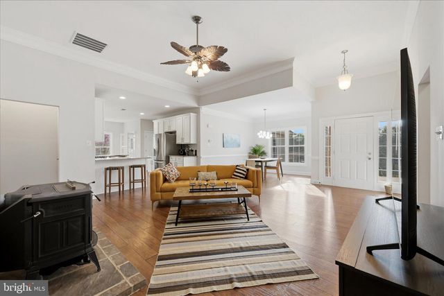 634 LAKEVIEW DR, Cross Junction, VA 22625