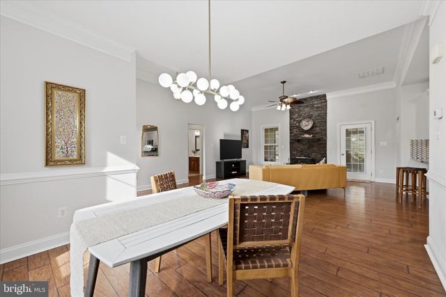 634 LAKEVIEW DR, Cross Junction, VA 22625