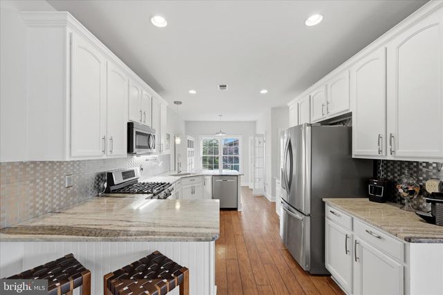 634 LAKEVIEW DR, Cross Junction, VA 22625