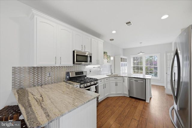 634 LAKEVIEW DR, Cross Junction, VA 22625