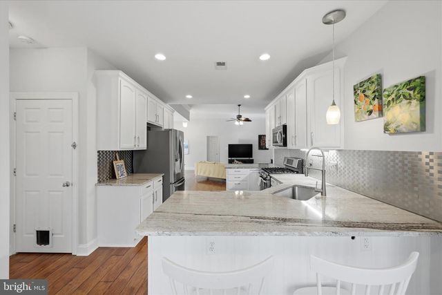 634 LAKEVIEW DR, Cross Junction, VA 22625