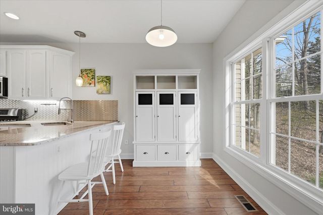 634 LAKEVIEW DR, Cross Junction, VA 22625