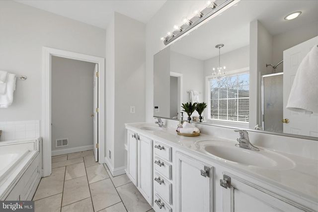 634 LAKEVIEW DR, Cross Junction, VA 22625