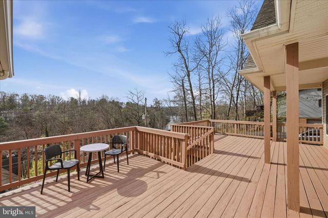 634 LAKEVIEW DR, Cross Junction, VA 22625