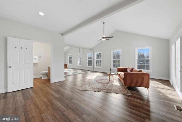 634 LAKEVIEW DR, Cross Junction, VA 22625