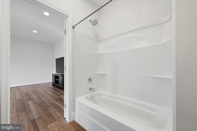 634 LAKEVIEW DR, Cross Junction, VA 22625