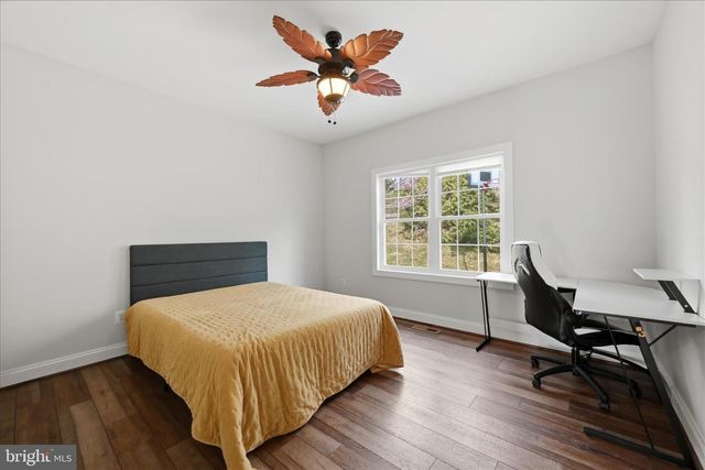 634 LAKEVIEW DR, Cross Junction, VA 22625