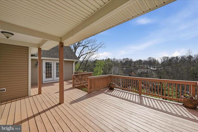 634 LAKEVIEW DR, Cross Junction, VA 22625