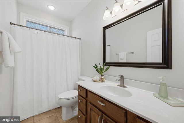 634 LAKEVIEW DR, Cross Junction, VA 22625