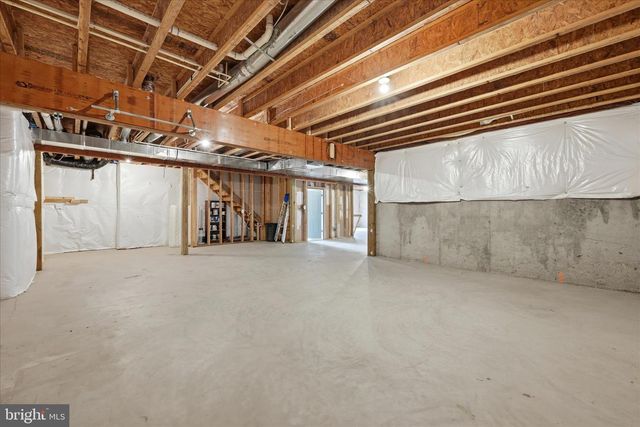 634 LAKEVIEW DR, Cross Junction, VA 22625