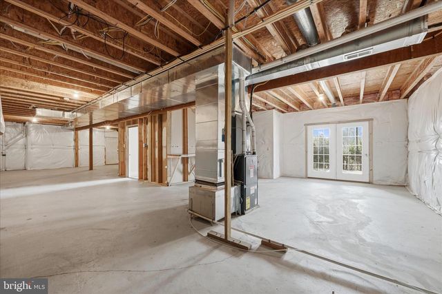634 LAKEVIEW DR, Cross Junction, VA 22625