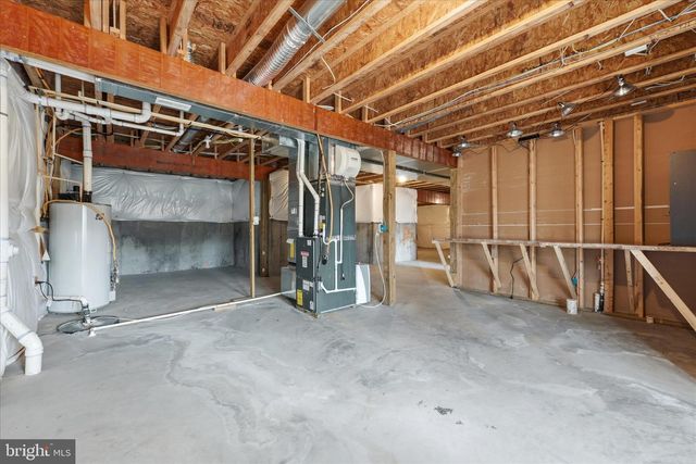 634 LAKEVIEW DR, Cross Junction, VA 22625