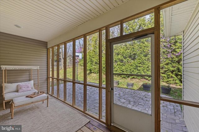 634 LAKEVIEW DR, Cross Junction, VA 22625