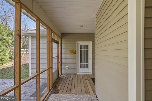 634 LAKEVIEW DR, Cross Junction, VA 22625