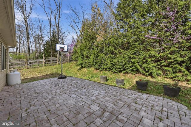 634 LAKEVIEW DR, Cross Junction, VA 22625