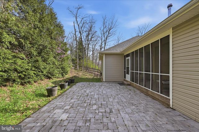 634 LAKEVIEW DR, Cross Junction, VA 22625