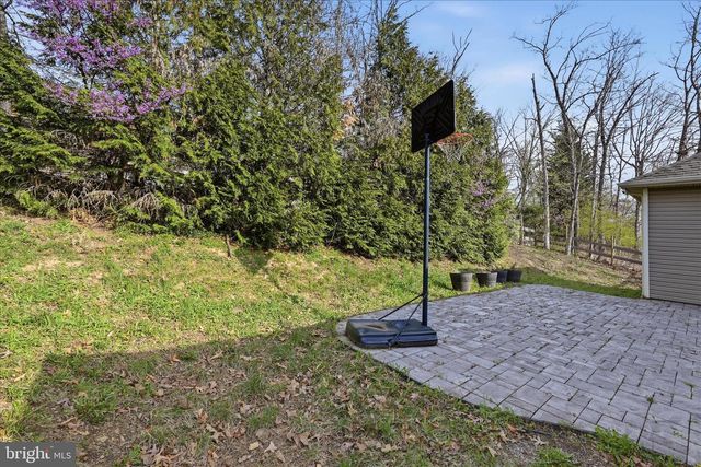 634 LAKEVIEW DR, Cross Junction, VA 22625