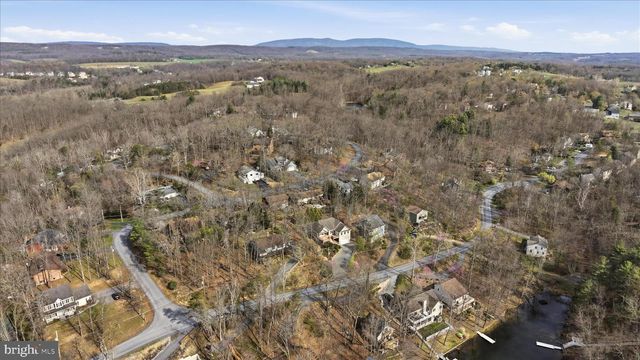 634 LAKEVIEW DR, Cross Junction, VA 22625