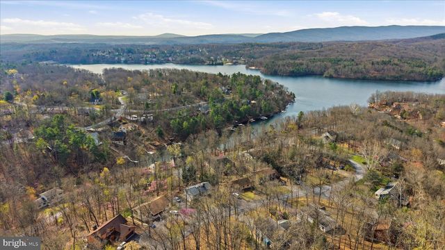 634 LAKEVIEW DR, Cross Junction, VA 22625