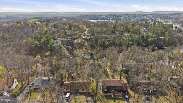 634 LAKEVIEW DR, Cross Junction, VA 22625